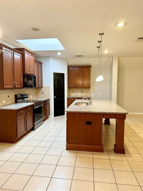 Photo - 633 Goldstone Ln