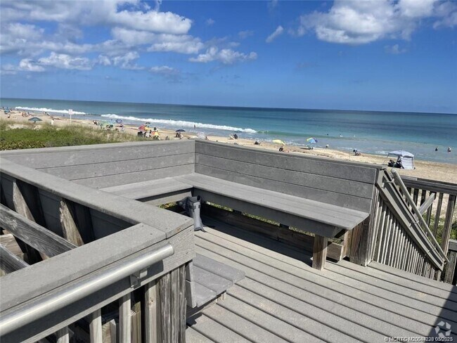 Building Photo - 5565 NE Gulfstream Way Rental