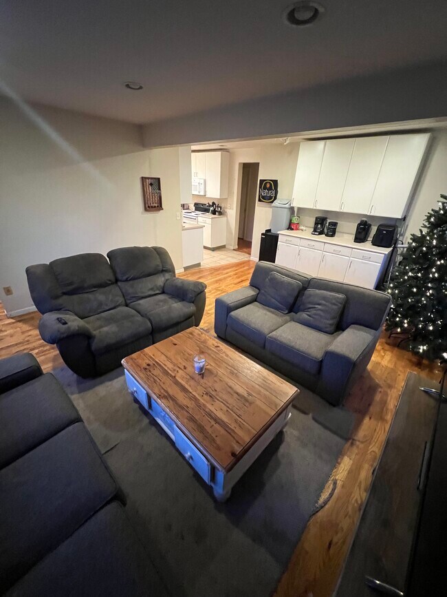 Living room - 285 E 12th Ave Unidad 285