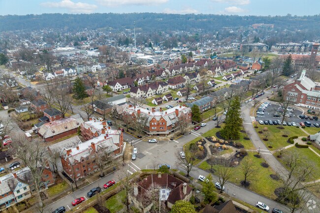 Contexto comunitario - Mariemont Square Apartments