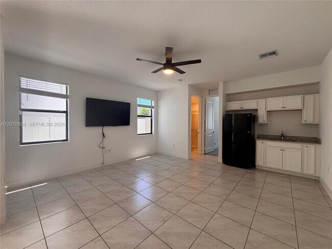 Building Photo - 23400 SW 108th Ave Unit 1