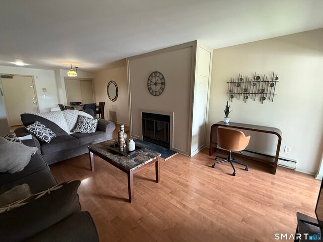 Building Photo - 140 Kane St Unit B6