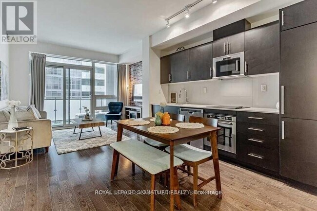 Photo - 460 Adelaide St E Unit 725