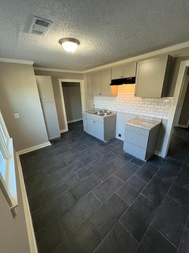 Photo - 808 Josephine St