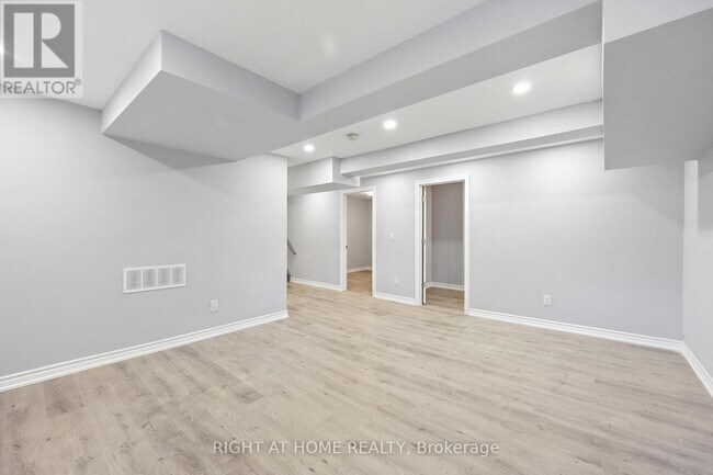 Photo - 764 Willowbank Trail