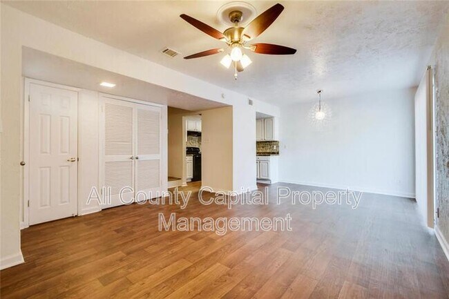 Photo - 300 Carmen Ct