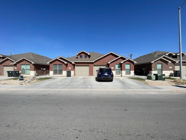 Photo - Available August 10TH: Desirable Ratliff Ridge Townhomes