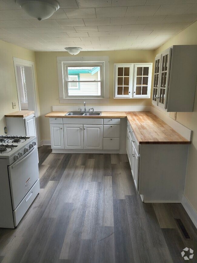 Building Photo - 213 S Lincoln St Rental
