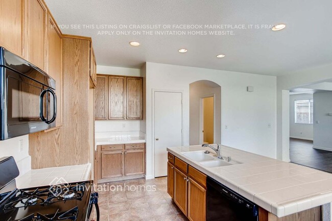 Photo - 865 Devonshire Ln