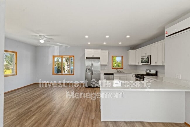 Building Photo - 1824 Palm Ave Rental
