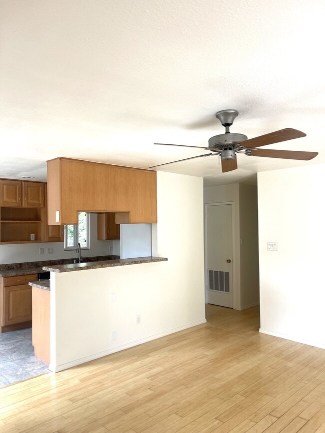 570 Darwin Cir