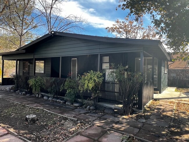 Photo - 367 Sirretta St