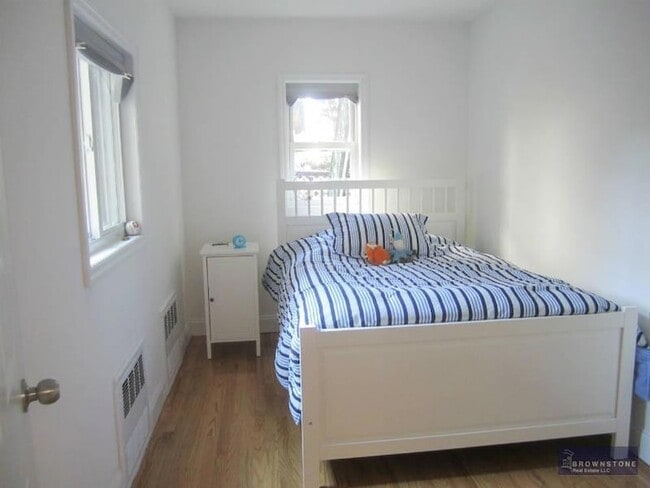 Photo - 586 Henry St Unit 1