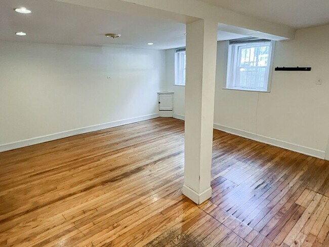 3309 N Southport Ave Unit G