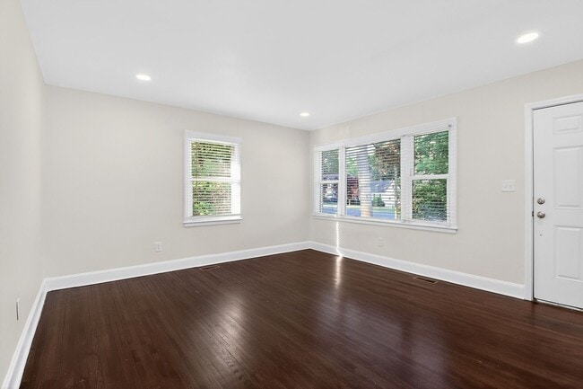 Photo - Charming Two Bedroom Duplex in Commonwealth Park!