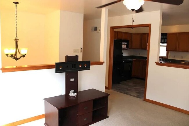 Photo - 35 Catalpa Dr