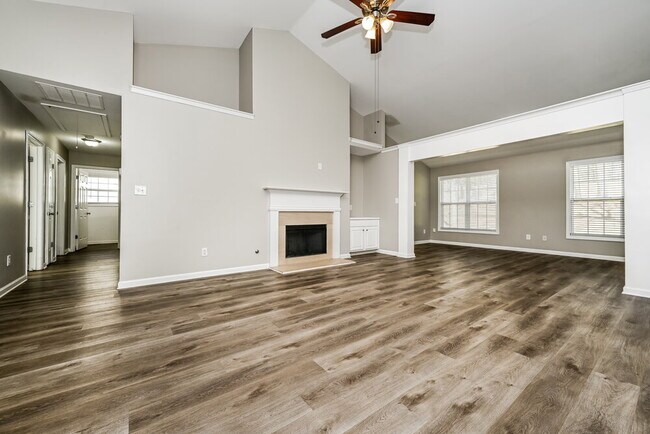 Photo - 420 Eglington Tr