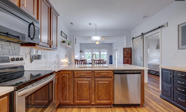 Photo - 52 Thornbury Dr