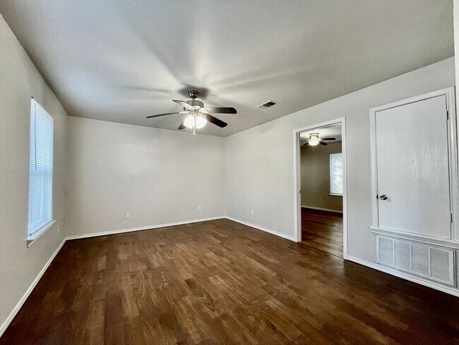 Photo - 1013-1015-1015 Advance St