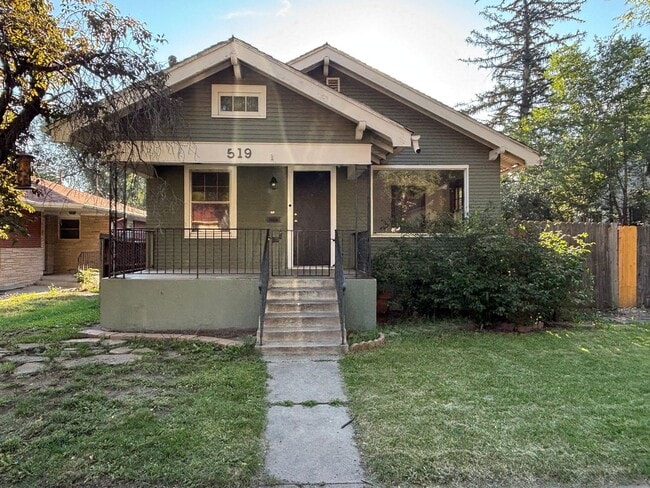 Building Photo - Available Now!  Single family home just mi...