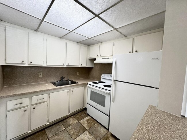 Photo - 170 Newport Dr
