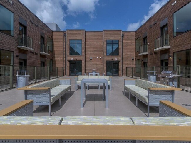 1800 E 4th St Unit 225
