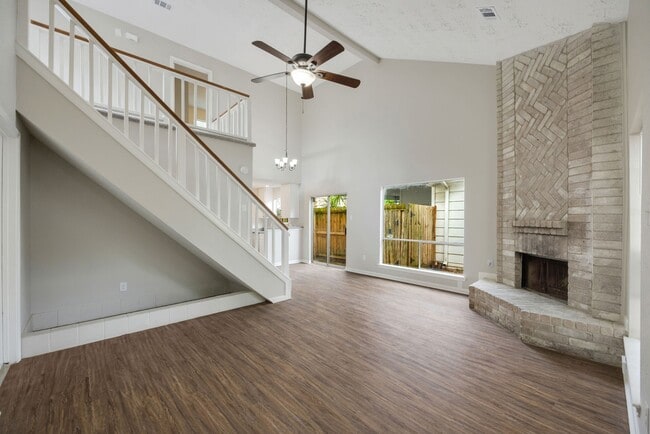 Photo - 909 Littleport Ln