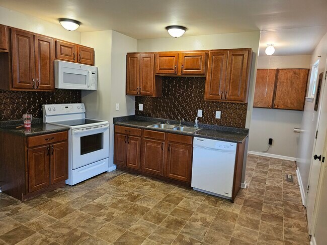 Photo - 433 Hiler Rd