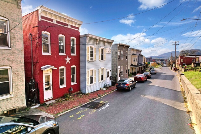 Photo - 329 Bedford St Townhome