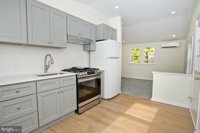 Photo - 2530 Chestnut Ave