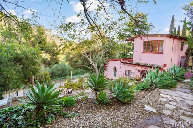 Building Photo - 353 S Topanga Canyon Blvd Rental