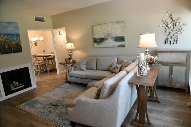 Photo - 2100 Tanglewilde St Unit 515