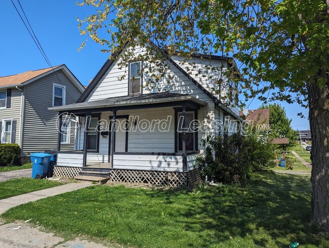 Charming 3-Bedroom Home Near Lake Erie - Charming 3-Bedroom Home Near Lake Erie