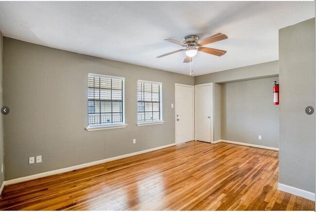 Building Photo - 4800 Delano St Unit 2