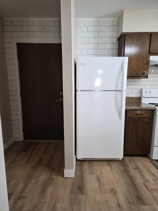 South entry, typically used for storage/pantry - 610 N Orchard Ave Unit C