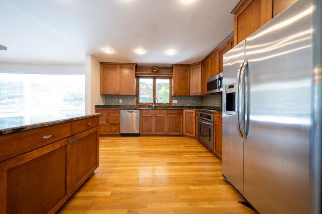 Building Photo - 6624 Southcrest Dr Rental