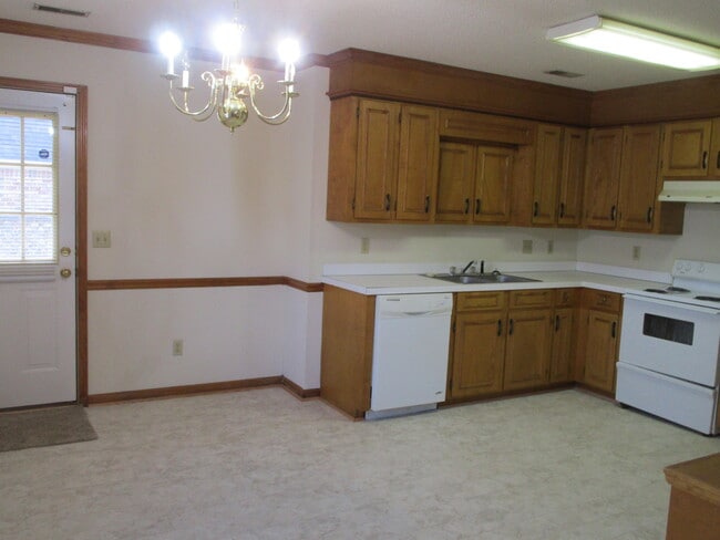 Photo - 2010 Essex Dr