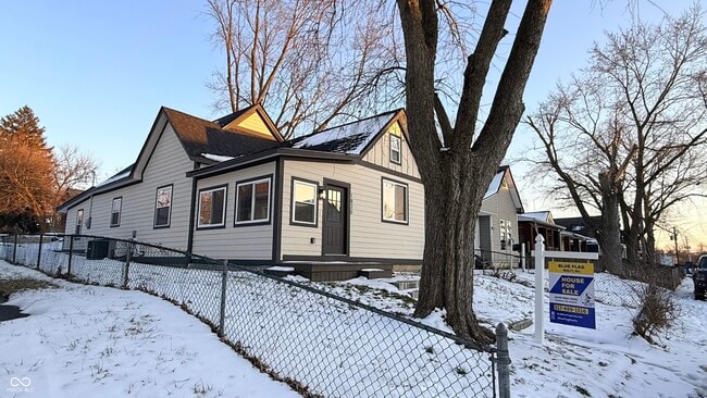 Photo - 1835 Applegate St