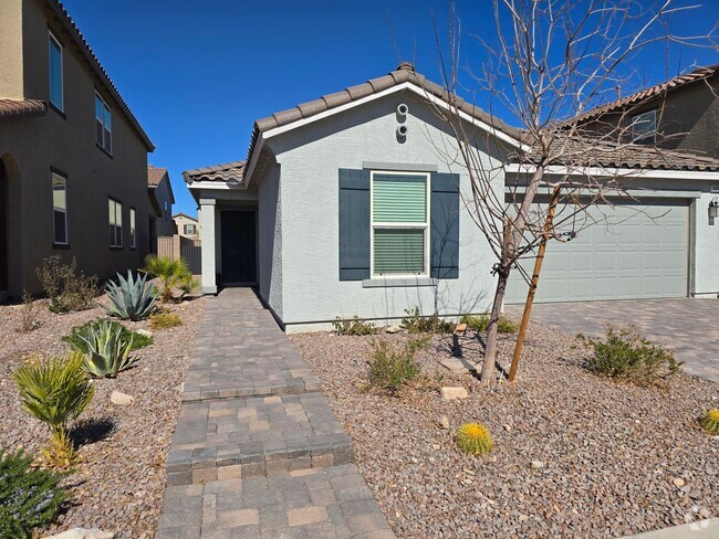 Building Photo - Newer 3 Bedroom Single Story Home in Gated...