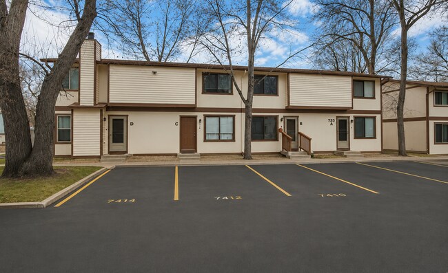 Building Photo - Easy Low Maintenance Living 2 bed 1 bath
