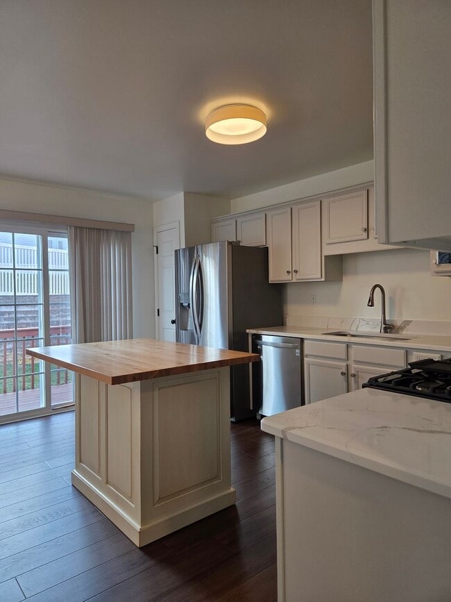 Photo - 2670 Sultan Supreme Way