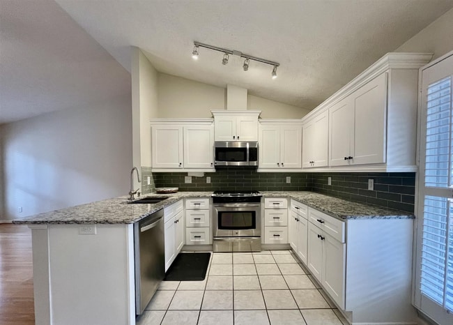 Photo - 110 Sawmill Rd E