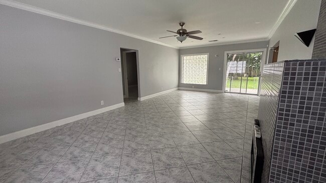 Photo - 308 NE 1st St