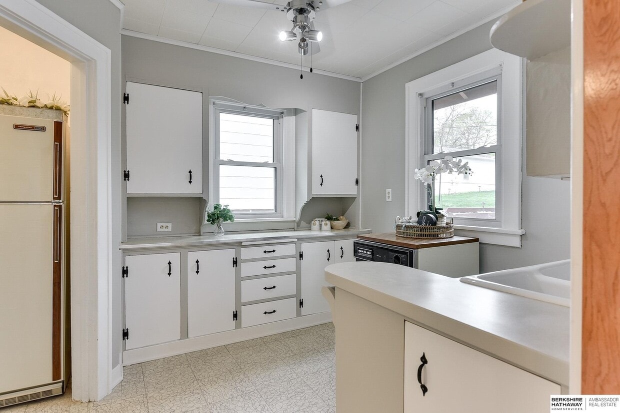 Photo - 4667 Poppleton Ave (Omaha, NE)