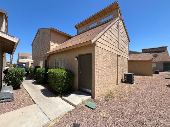 Building Photo - Garden Ln Unit #D