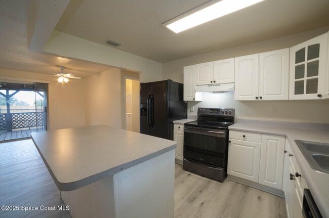 Photo - 950 Alford St