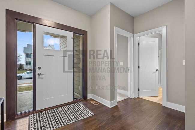 Photo - 16893 Madison Cir