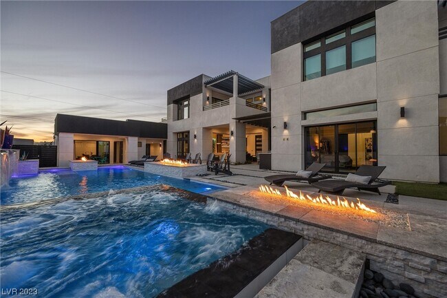 Photo - 526 Kingston Rd