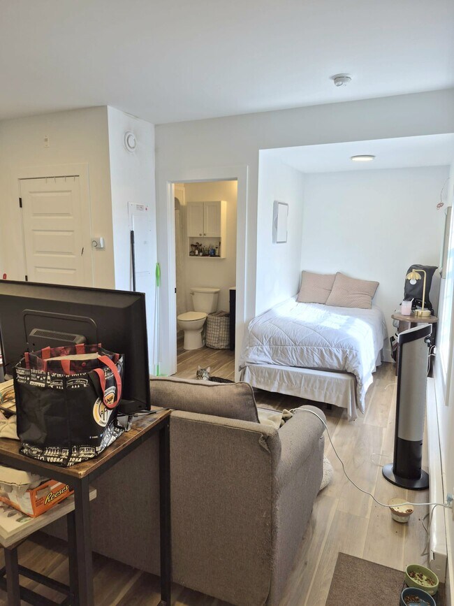 Photo - Studio Apartment for Rent – Available Dece... Unit 13