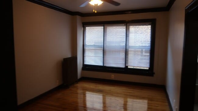 Building Photo - 846 W Montrose Ave Rental